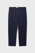 Pantalon en sergé léger bleu à devant plat