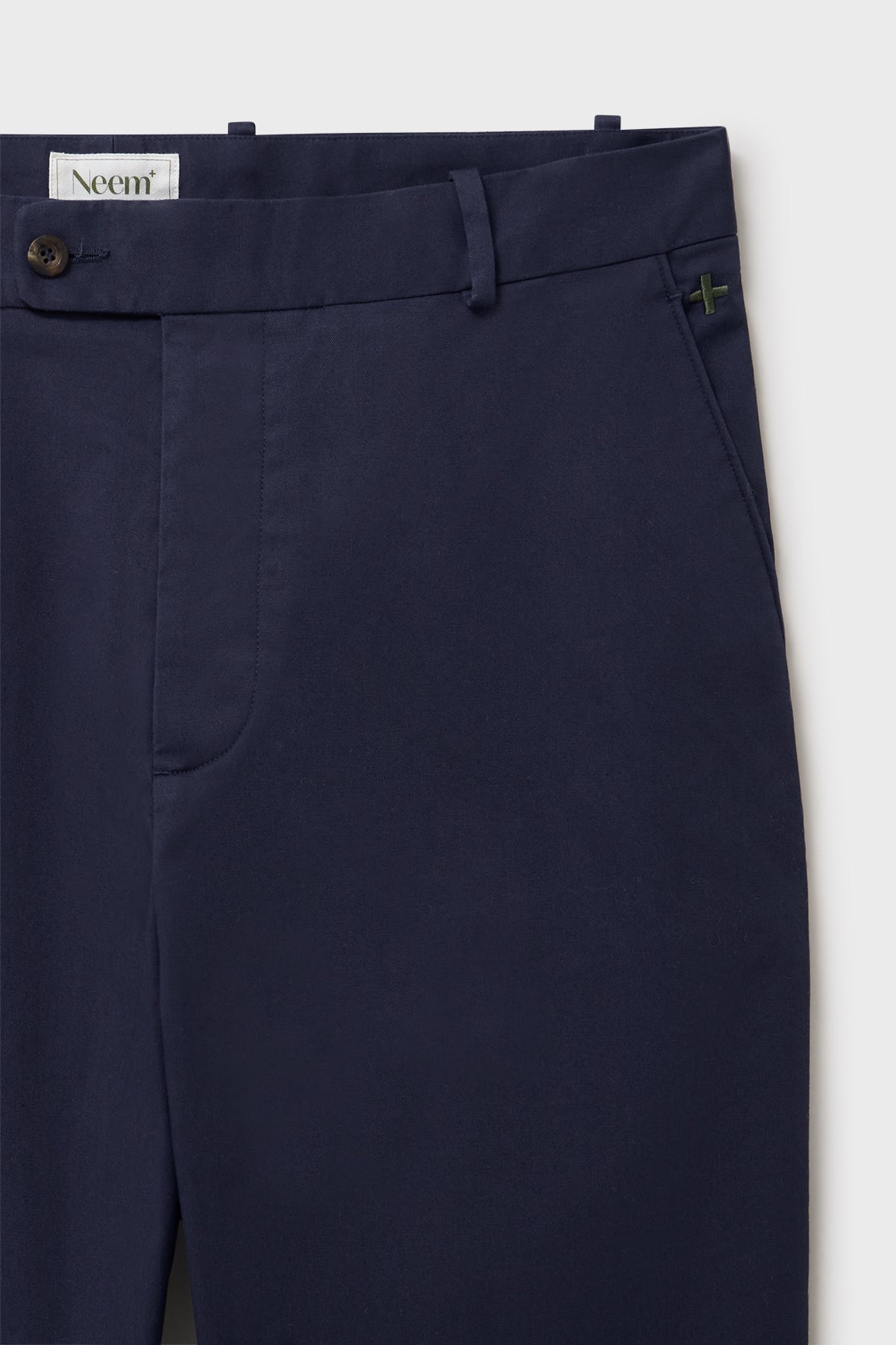 Pantalon en sergé léger bleu à devant plat