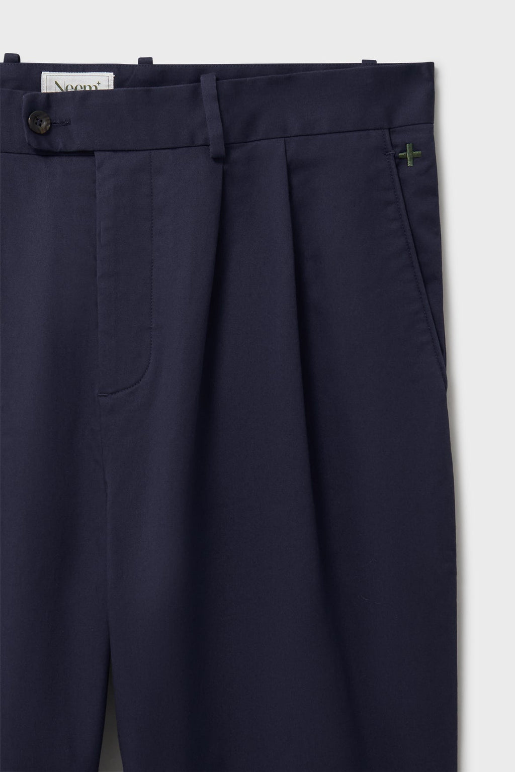 Pantalon plissé en sergé léger bleu