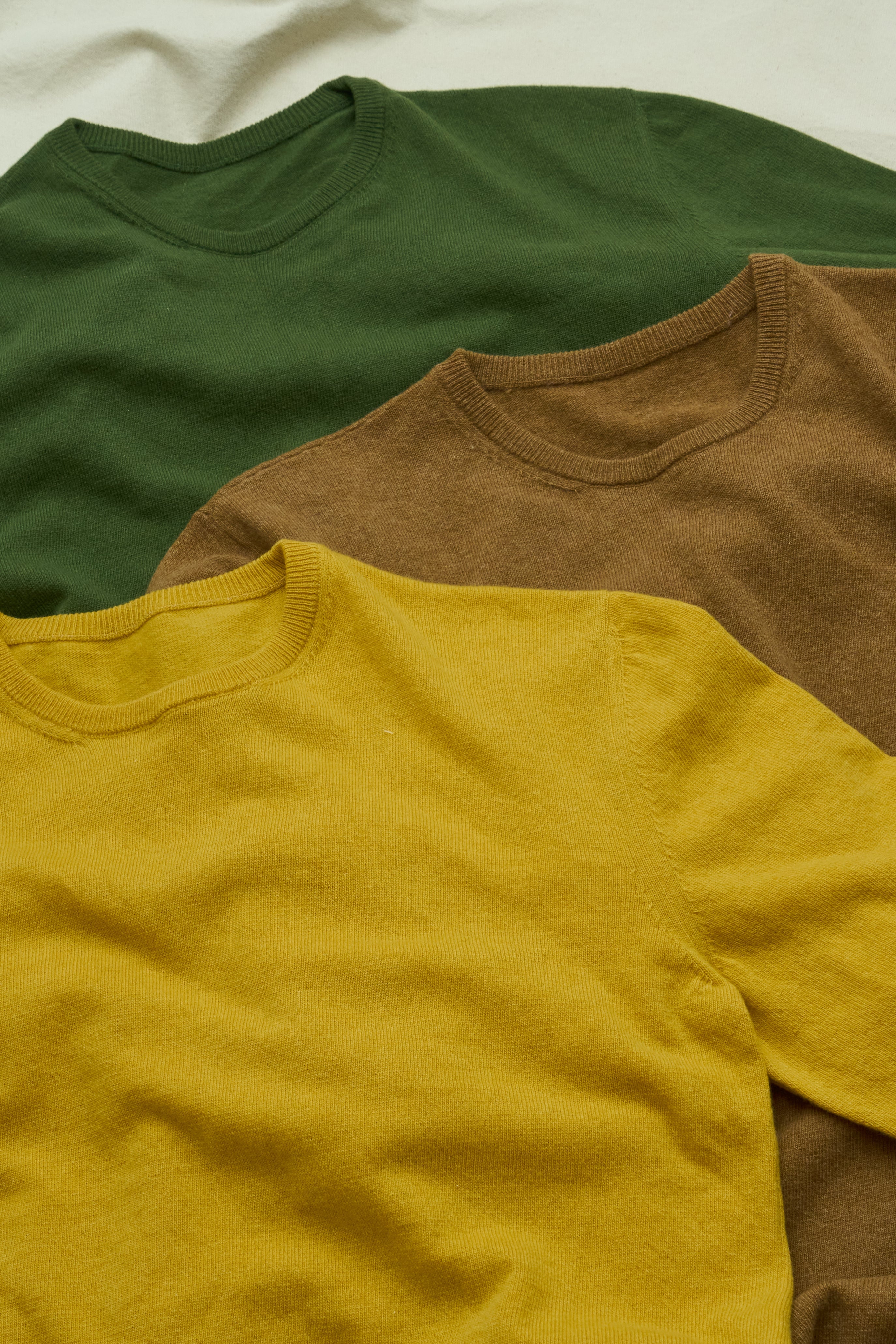 Col ras du cou en maille de laine recyclée italienne verte