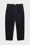 Pantalon plissé noir en coton biologique extensible