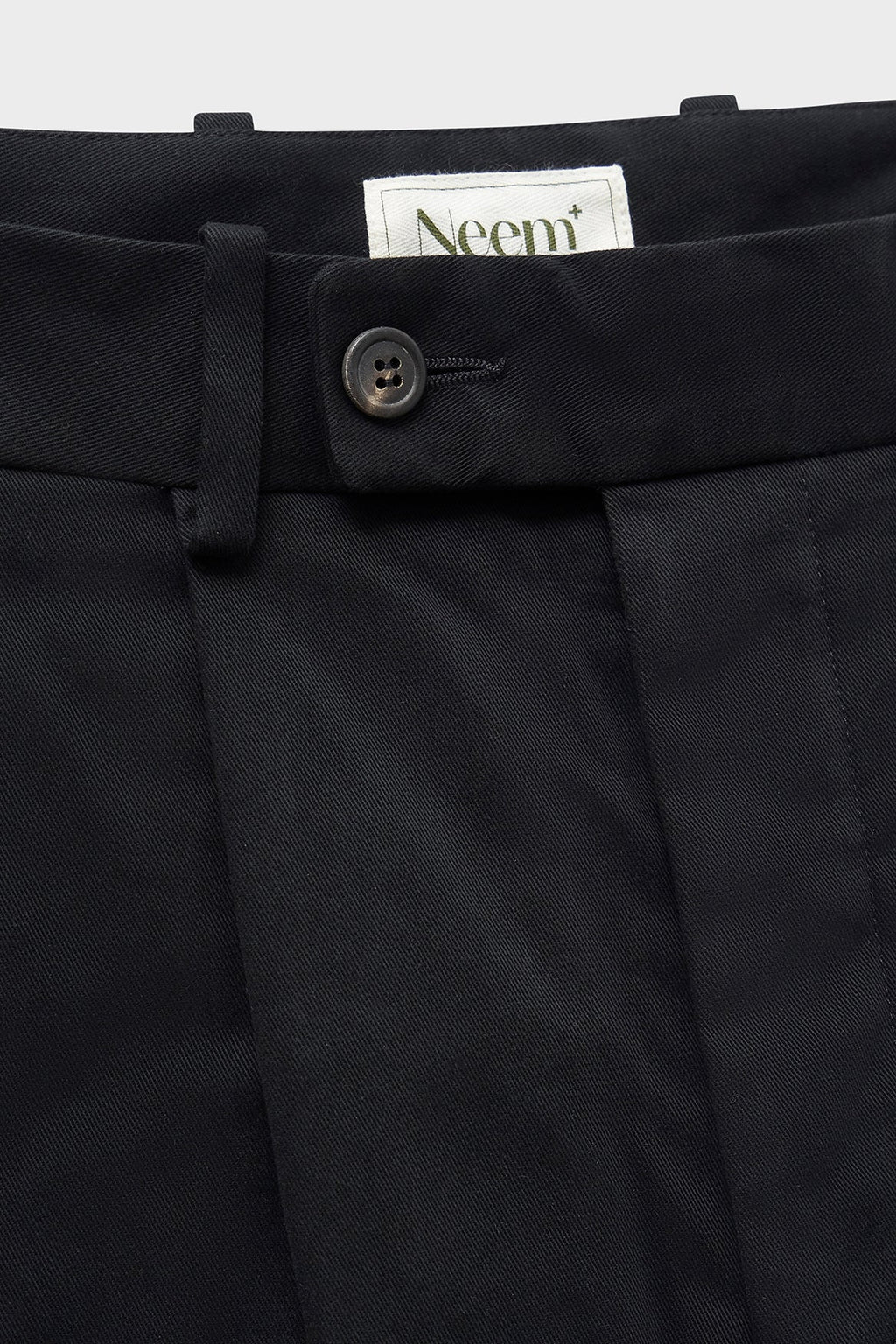 Pantalon plissé noir en coton biologique extensible