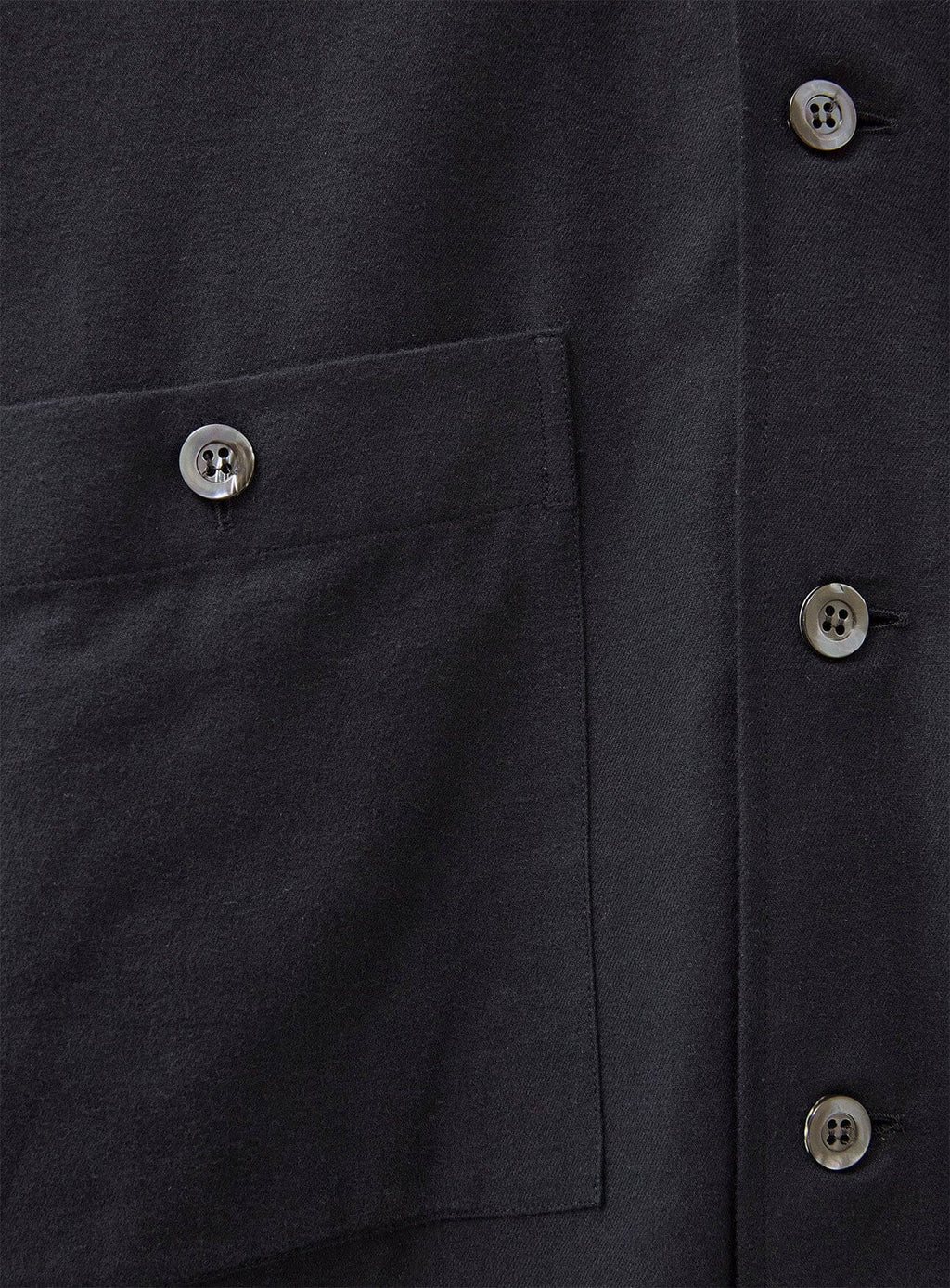 Surchemise italienne en flanelle noire recyclée à double poche