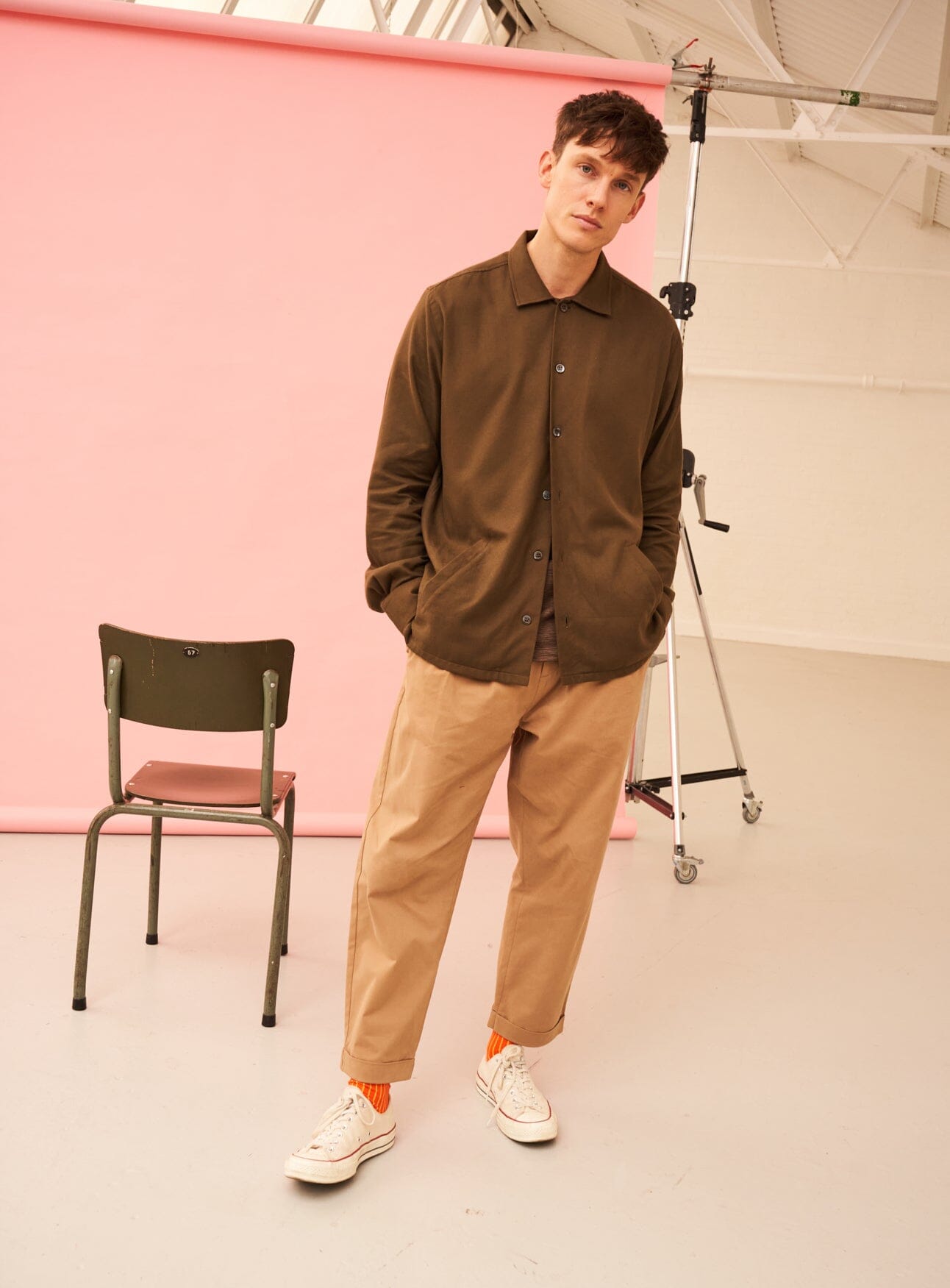 Pantalon plissé en coton biologique extensible couleur avoine