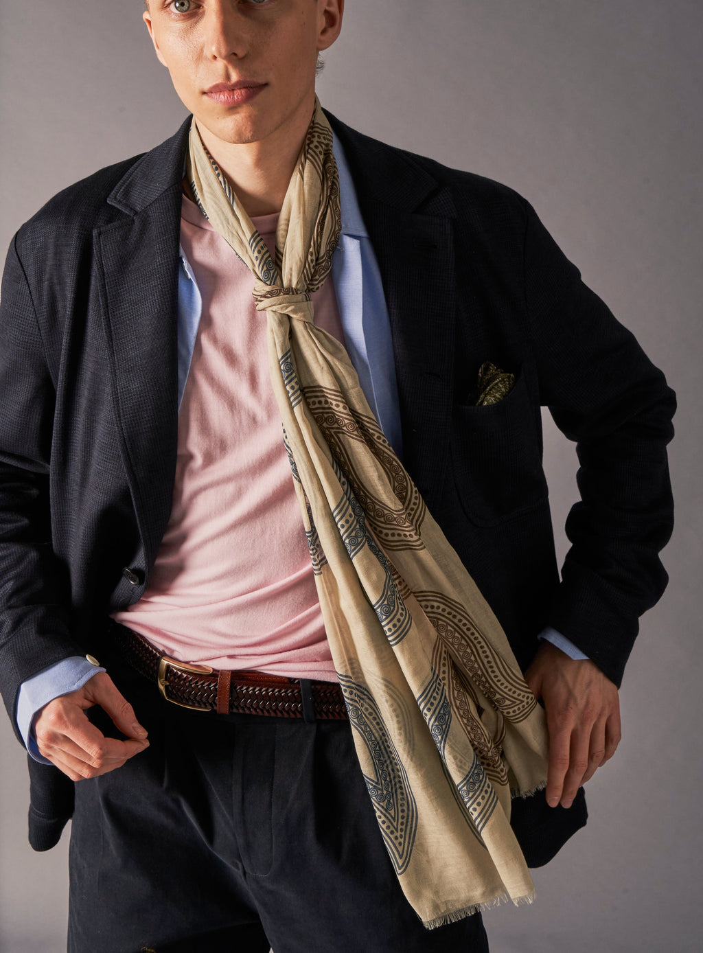 Écharpe en Coton et Laine Cachemire Crème et Bleu Marine Imprimé Paisley
