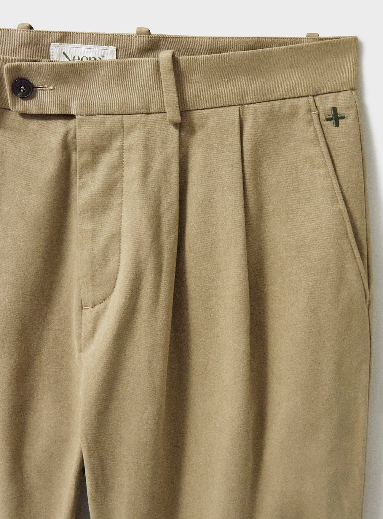 Pantalon plissé en coton biologique extensible couleur avoine